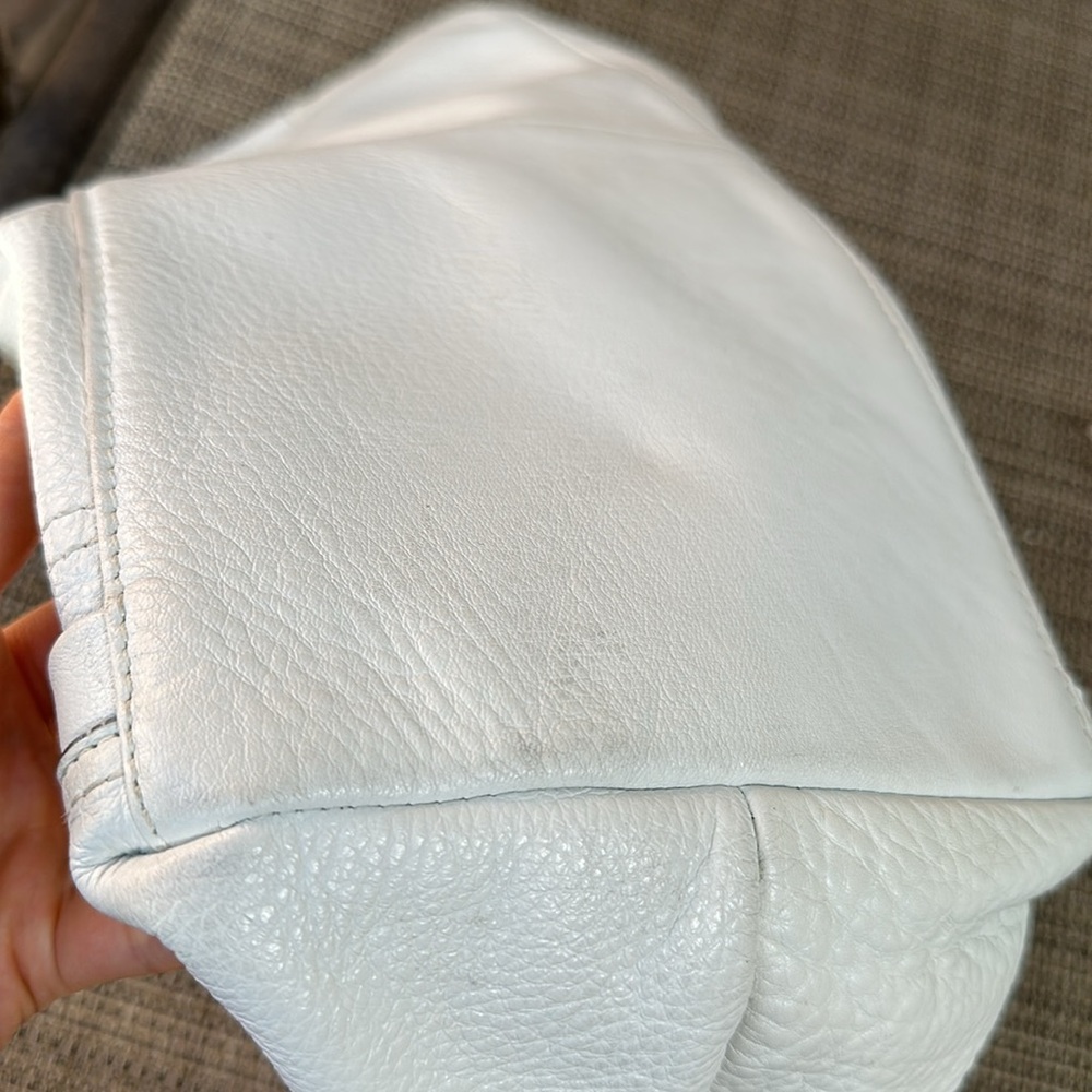 b. Makowsky White Leather Handbag/Satchel - Picture 14 of 16